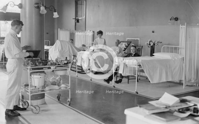 St. Luke's -- Men's Ward, between c1915 and c1920. Creator: Bain News Service.