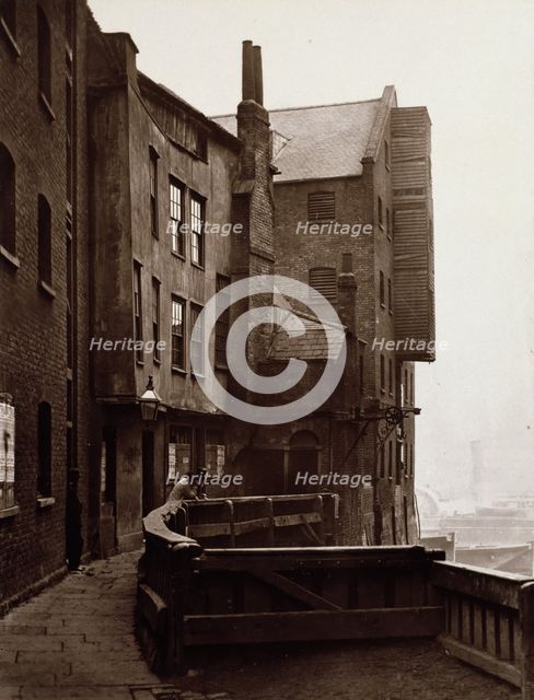 St Mary Overy's Dock, c1881. Creator: Henry Dixon & Son.