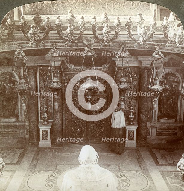 St Peter's Tomb, St Peter's Basilica, Rome, ItalyArtist: Underwood & Underwood