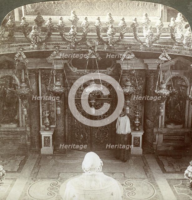 St Peter's Tomb, St Peter's Basilica, Rome, ItalyArtist: Underwood & Underwood