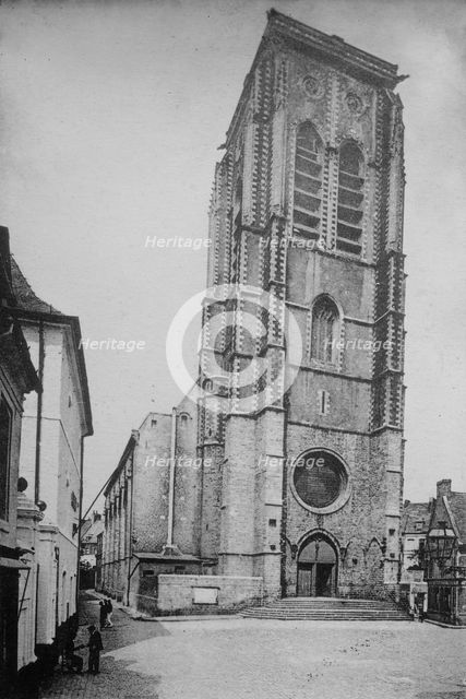 St. Waast [i.e. Vaast] Church, Bethune, between c1915 and 1918. Creator: Bain News Service.
