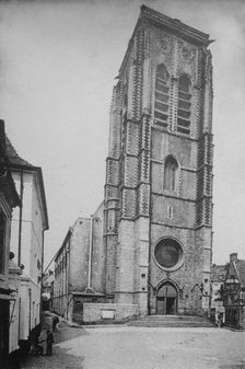 St. Waast [i.e. Vaast] Church, Bethune, between c1915 and 1918. Creator: Bain News Service