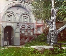 Study; in the courtyard of the Church of the Resurrection, Kostroma, 1910. Creator: Sergey Mikhaylovich Prokudin-Gorsky