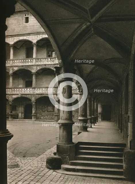 'Stuttgart. In the yard of the old castle', 1931. Artist: Kurt Hielscher.