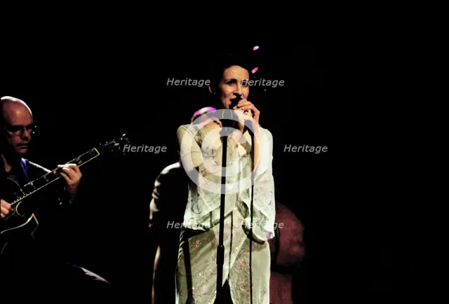 Stacey Kent, Chequer Mead, East Grinstead, October, 2003.    Artist: Brian O'Connor.