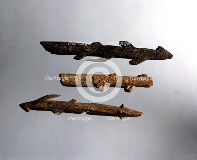 Staghorn harpoons, with a double row of teeth and a circular section (Urdax Caves).