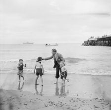 Staff outing of Laing's London office to Bournemouth, 30/05/1953. Creator: John Laing plc