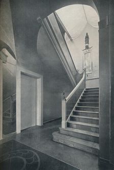 Staircase and hall of Finella by architect Raymond McGrath (1903-1977) 1930