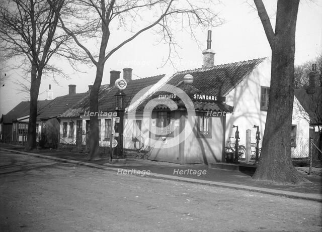 Standard petrol pump, Landskrona, Sweden, 1932. Artist: Unknown