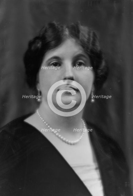Stanton, Frank, Mrs., portrait photograph, 1913 Dec. 18. Creator: Arnold Genthe.