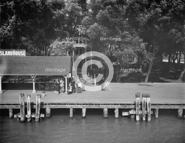 Star Island House, St. Clair Flats, Mich., between 1900 and 1920. Creator: Unknown.