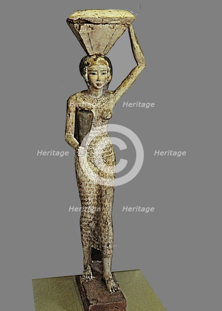 Statue of a bearer of offerings to a deceased (water and ox leg), made in polychromed wood.