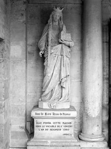 Statue of Anne of Kiev (Anna Jaroslawna) at the Royal Abbey of St. Vincent in Senlis