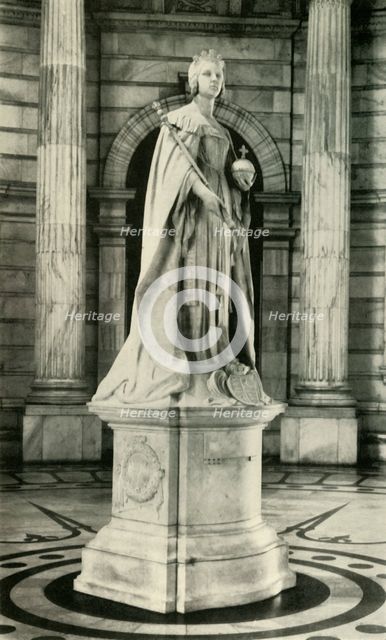 'Statue of Queen Victoria', 1925. Creator: Unknown.