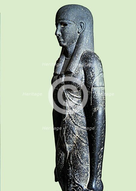 Statue of the goddess Isis, mother of Egyptian mythology.