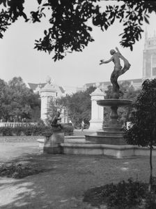[Statues at the St. Charles Avenue entrance to Audubon Park, New Orleans, Louisiana],c1920-1926. Creator: Arnold Genthe