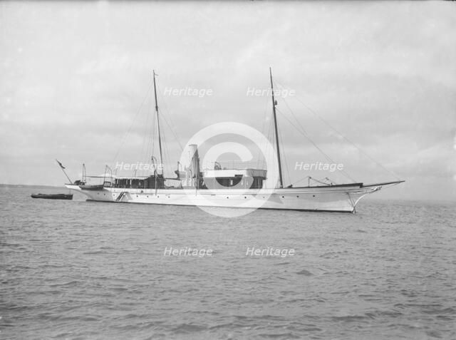 Steam yacht 'Cressida' at anchor, 1914. Creator: Kirk & Sons of Cowes.