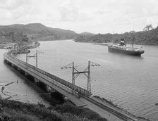 Steamship passing Chagres River crossing, between 1904 and 1920. Creator: Unknown