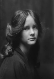 Stebbins, Jocelyn, Miss (Mrs. Fletcher), portrait photograph, 1912 or 1913. Creator: Arnold Genthe