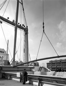 Steel bars being loaded onto the Manchester Renown Manchester, 1964. Creator: Michael Walters