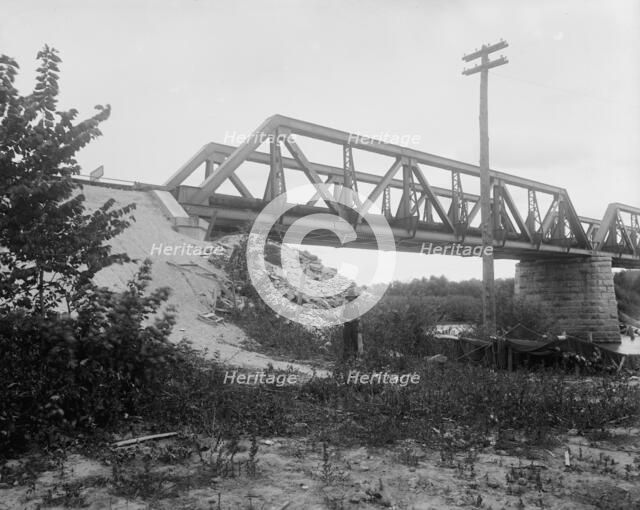 Steel bridge over Illinois River at Pearl, Ill., 1901 Oct 11. Creator: Unknown.
