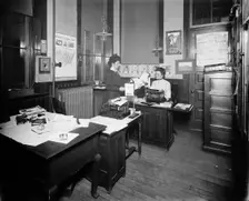 Stenographers room, Leland & Faulconer Manufacturing Co., Detroit, Mich., 1903 Nov. Creator: Unknown