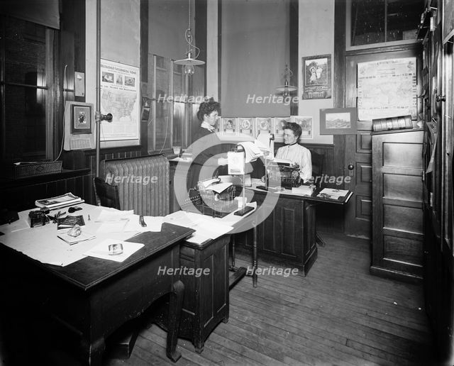 Stenographers' room, Leland & Faulconer Manufacturing Co., Detroit, Mich., 1903 Nov. Creator: Unknown.