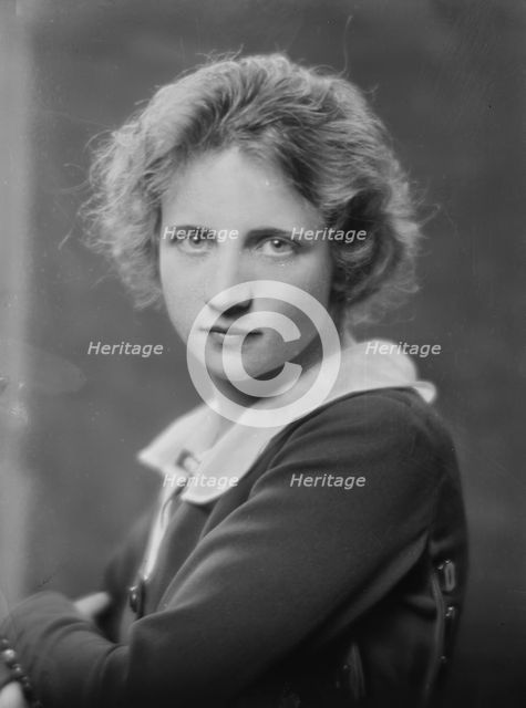 Sterling, Pauline, Miss, portrait photograph, 1913. Creator: Arnold Genthe.