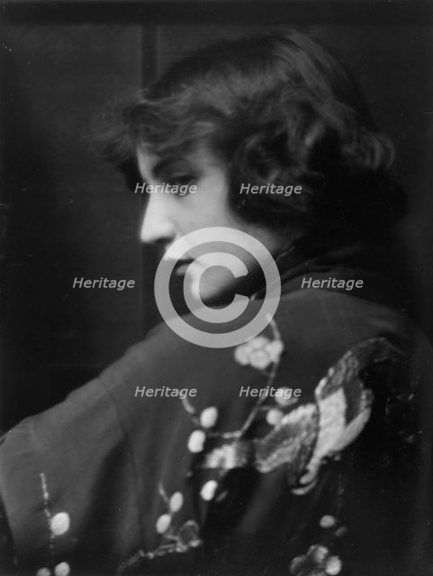 Sterling, Pauline, Miss, portrait photograph, 1913. Creator: Arnold Genthe.