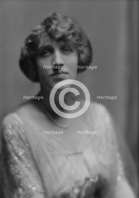 Stewart, E.P., Miss, portrait photograph, 1913. Creator: Arnold Genthe.
