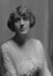 Stewart, E.P., Miss, portrait photograph, 1913. Creator: Arnold Genthe