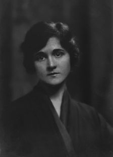 Stewart, M., Miss (Horton), portrait photograph, 1916. Creator: Arnold Genthe