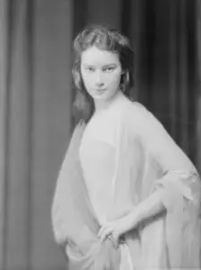 Steurer, Anita, Miss, portrait photograph, 1915 Mar. Creator: Arnold Genthe