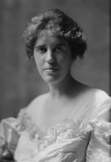 Stevens, J., Miss, portrait photograph, 1914 June 8. Creator: Arnold Genthe
