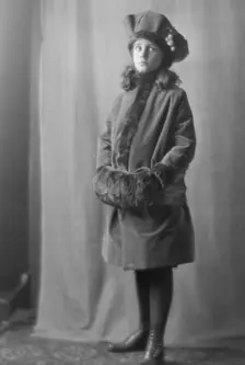 Stillman, C.C., Mrs., child of, portrait photograph, 1913. Creator: Arnold Genthe