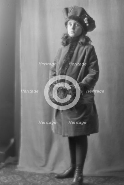 Stillman, C.C., Mrs., child of, portrait photograph, 1913. Creator: Arnold Genthe.