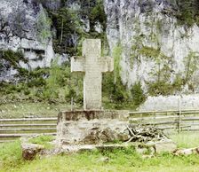 Stone cross on the bank opposite Pisanyi Rock in memory of Demidov, Chusovaia River, 1912. Creator: Sergey Mikhaylovich Prokudin-Gorsky