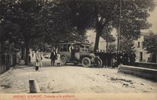 Stop at the entrance to the town of Arenys de Munt on a bus line, postcard 1910s