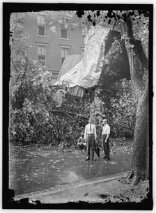 Storm damage, between 1913 and 1918. Creator: Harris & Ewing