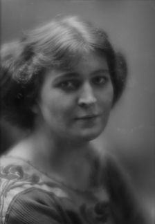 Storm, Diana, Miss, portrait photograph, 1912 or 1913. Creator: Arnold Genthe