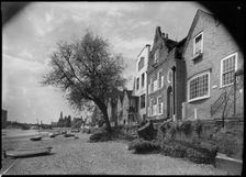 Strand on the Green, Chiswick, Hounslow, London, 1945-1960. Creator: Margaret F Harker