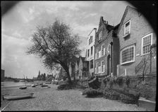 Strand on the Green, Chiswick, Hounslow, London, 1945-1960. Creator: Margaret F Harker
