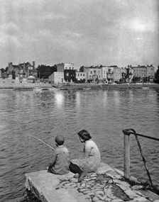Strand-on-the-Green, Chiswick, London, 1926-1927. Artist: McLeish