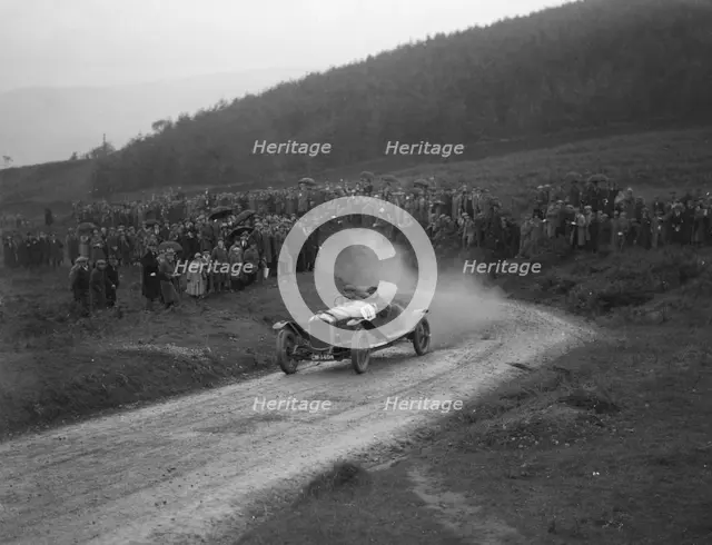 Straker-Squire of Bertie Kensington Moir competing in the Caerphilly Hillclimb, Wales, 1922. Artist: Bill Brunell.