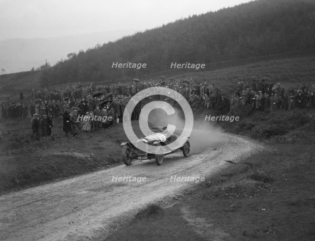 Straker-Squire of Bertie Kensington Moir competing in the Caerphilly Hillclimb, Wales, 1922. Artist: Bill Brunell.