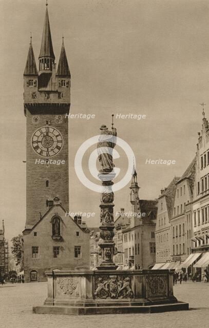 'Straubing - Ludwigsplatz with Town Tower and Fountain of 1644', 1931. Artist: Kurt Hielscher.