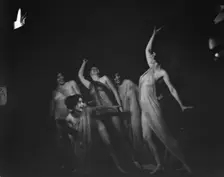 Strauss, Sarah Mildred, and pupils, 1925 Sept. 26. Creator: Arnold Genthe
