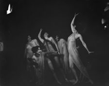 Strauss, Sarah Mildred, and pupils, 1925 Sept. 26. Creator: Arnold Genthe