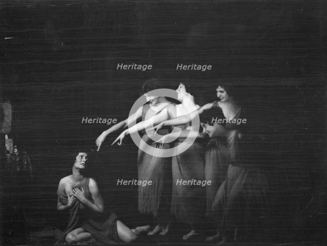 Strauss, Sarah Mildred, and pupils, 1925 Sept. 26. Creator: Arnold Genthe.
