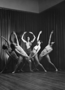 Strauss, Sarah Mildred, and pupils, 1930 Apr. 25. Creator: Arnold Genthe